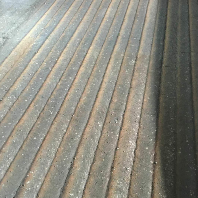 Slidbestandig stålplade