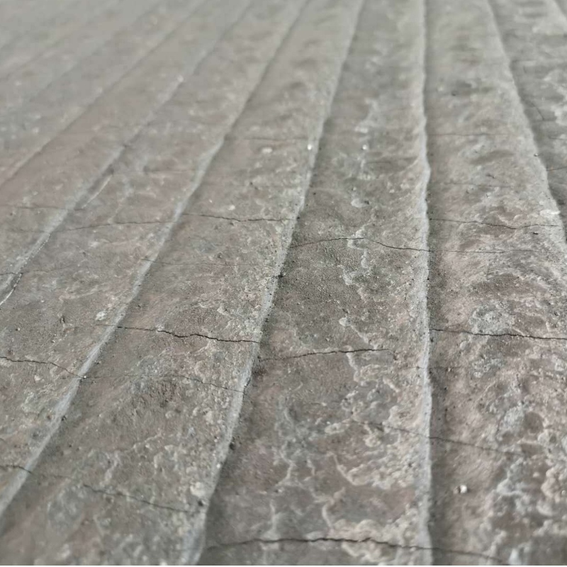 Slidbestandig stålplade