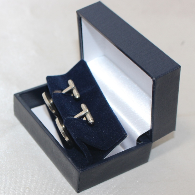 Vare VK-1 rektangulær plastkasse dækket af Leatherette Paper til 58 * 20mm bindeklemme, nøglekæde, manchetknapper, badge osv. Mm.75 * 50 * 38, vægt ca. 56g