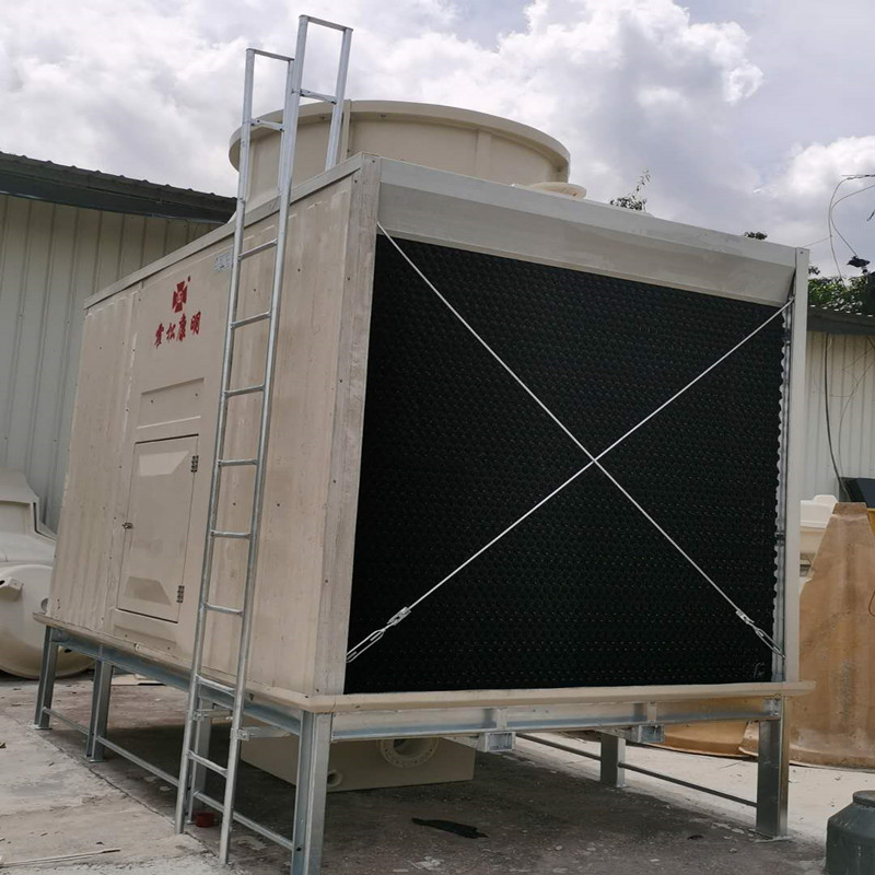 100 tons kryds-tårn af glasvand i tværstrøm