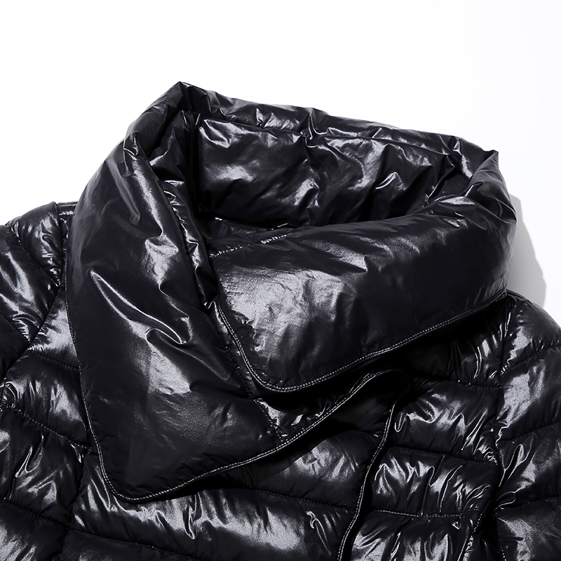 Sort jakke, med ikke kan taknemmeligt hætte