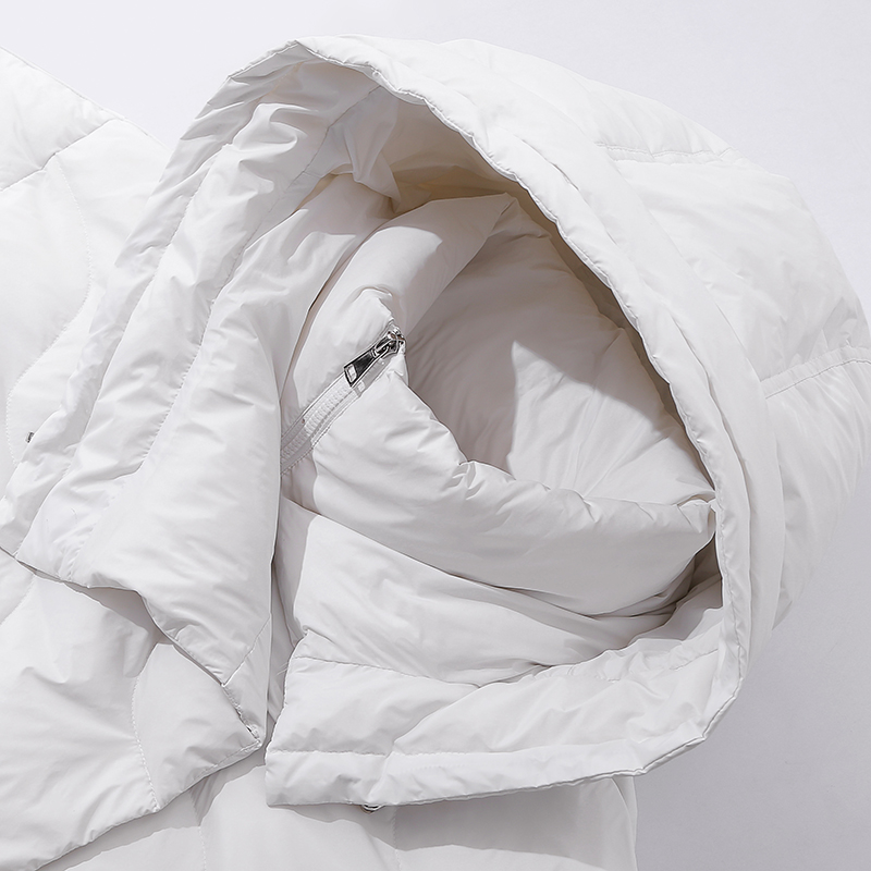 Den lange jakke med stor hætte