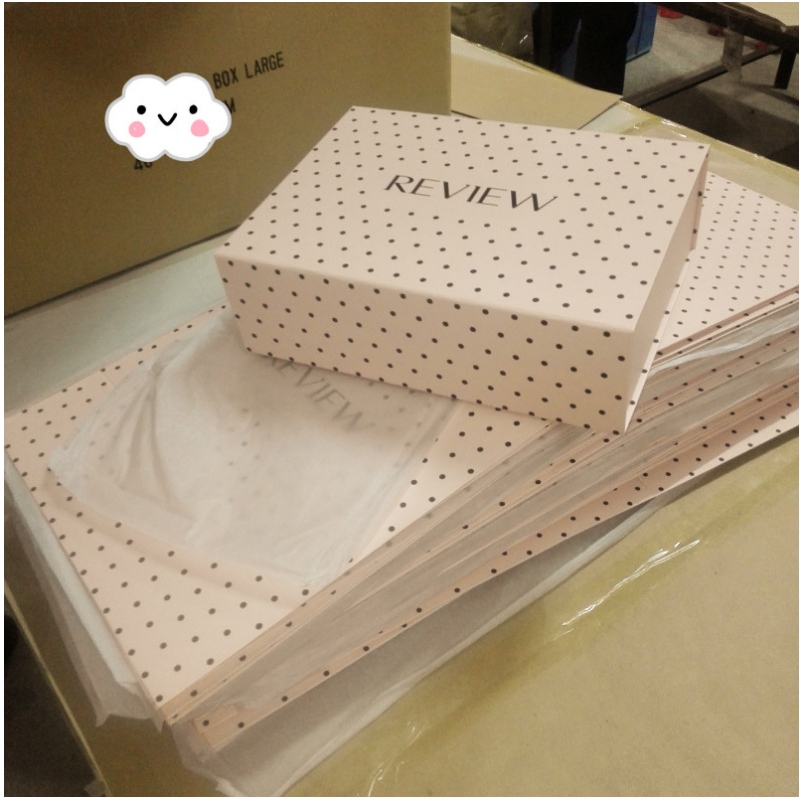 Kasse til lyserøde sammenknyttede bånd med magnetisk lukning af holdbart lager