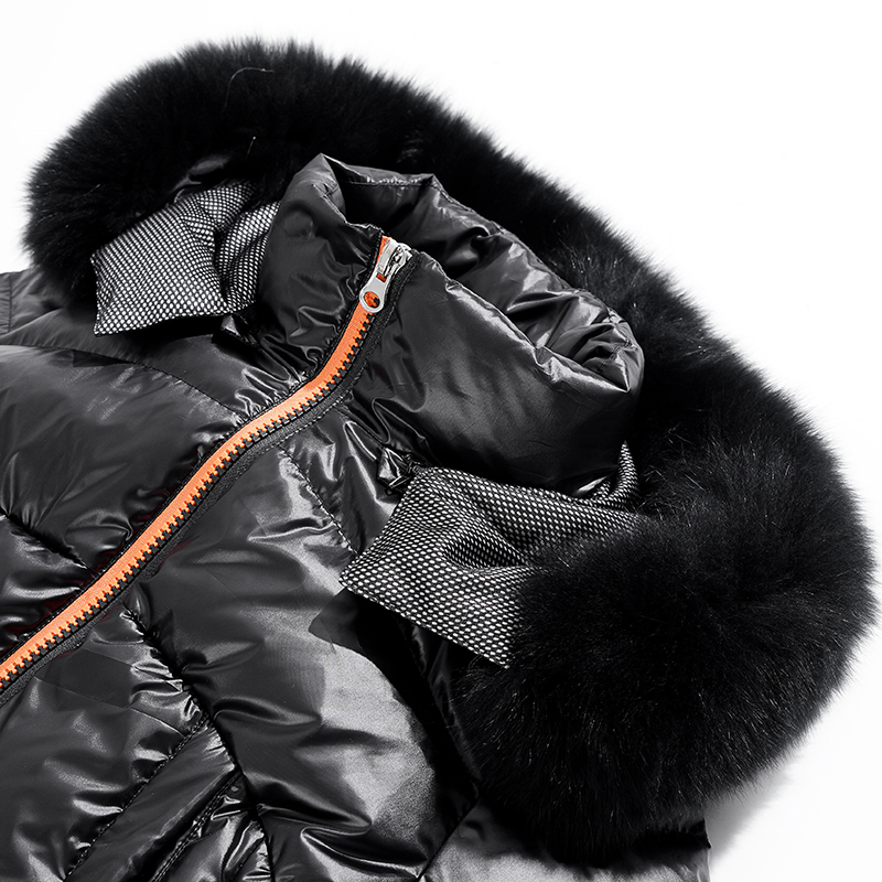 Lang, varm frakke til kvinder med aftagelig hætte