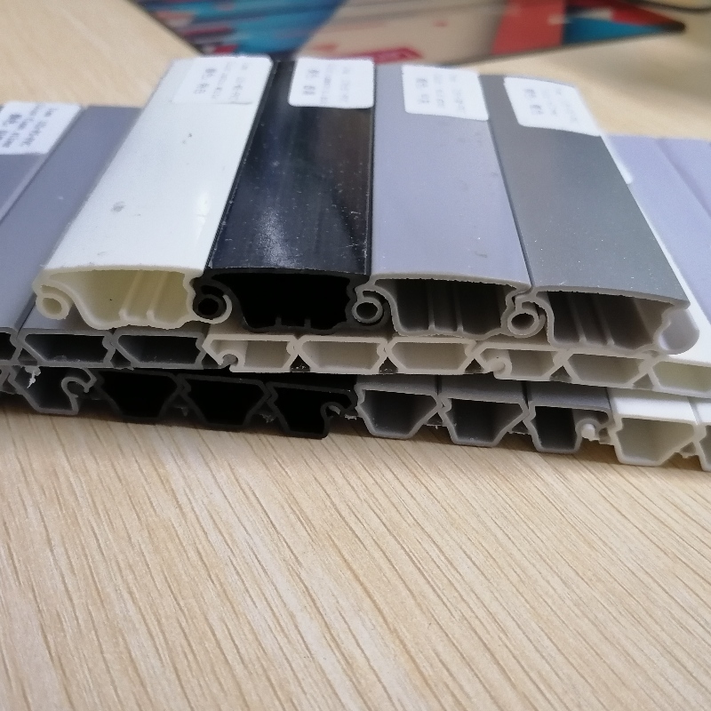 brandklassificeret PVC rulleskodder lamell PVC skodder profil co-ekstruderet PVC profil lamell til skabsdør
