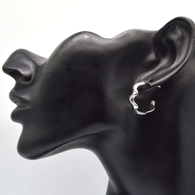 C-formet vandringe øreringe, damemode og elegante øreringe, enkle, elegante, afslappede og alsidige sølvøreringe. Kina Ruifanbao smykker forarbejdning fabrik