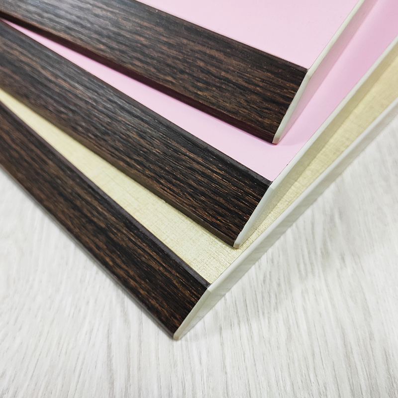 Edge bandingmaskine - limlinen er tydelig