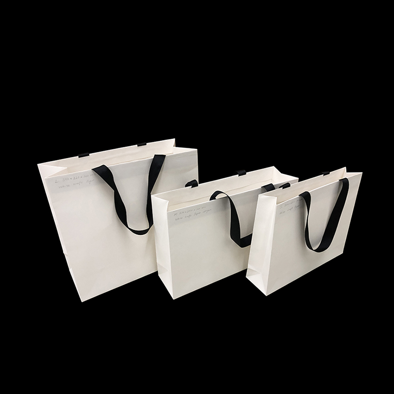 Hvid gavepose med satinbåndhåndtag Små, mellemstore og store dimensioner