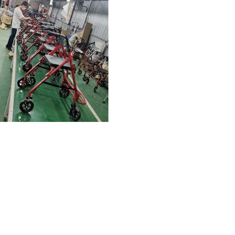 Rollator med armlæn og fodstøtte