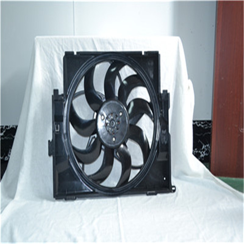 OEM # 17428641964 17427640511 17428621192 Bil køleventilator samling til BMW F30 F35