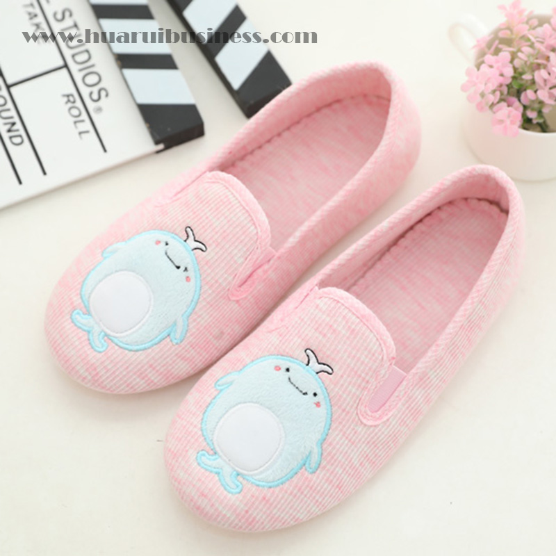 mikrofiber hjemmehjemmesko, indendørs tøfler, pantofla, pontofle, med applikativt broderi monster hvalbjørn
