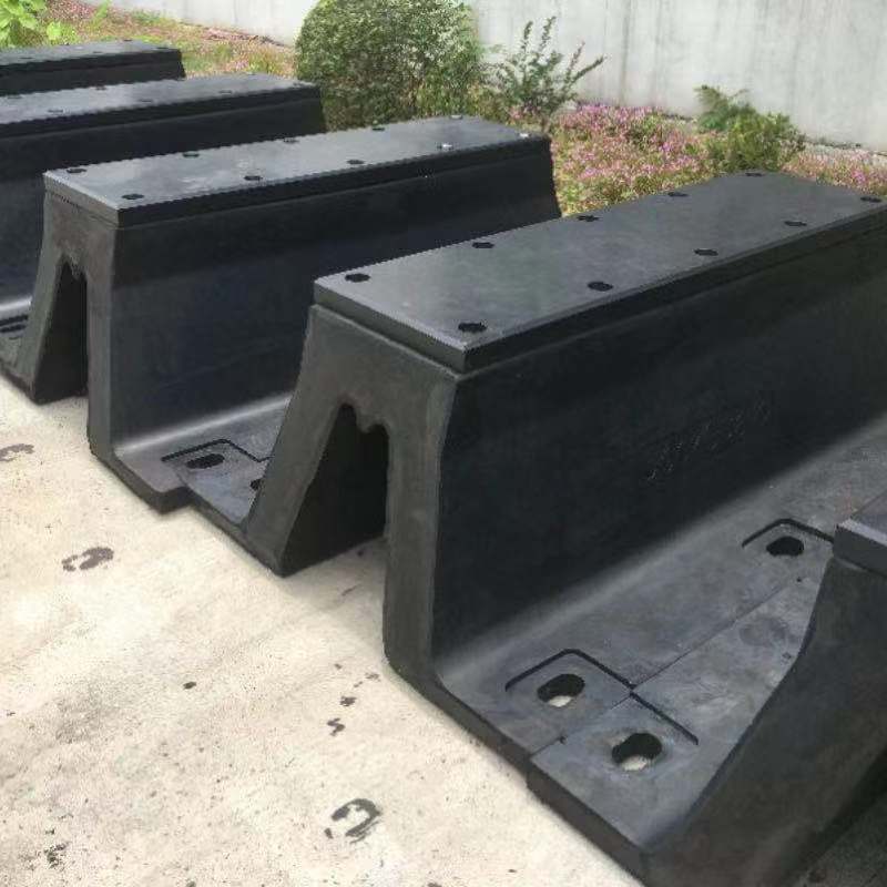 Stødmindren af højbuegummi til havs