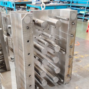 Kina mold hot runner dyse producerer automatisk plast injektion mold producenter