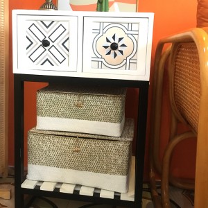 Tangvævet kasse med overdækket opbevaring