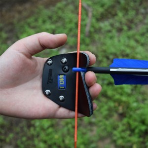 Elong Outdoor 42FT07 S Størrelse LH Archery Finger Tab Finger Glove Protector til Recurve Bow Outdoor Sport Target Shooting