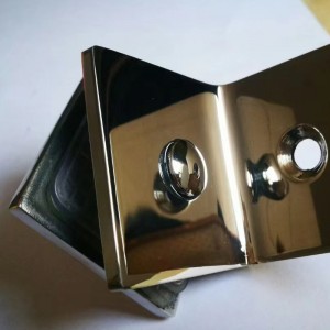 90 grader brusebad badeværelse glasdør firkantet klip