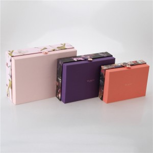 Delikat forgyldt knap Elastisk knap gaveæske