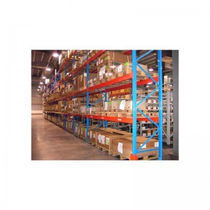 Hylder med opbevaring af lager