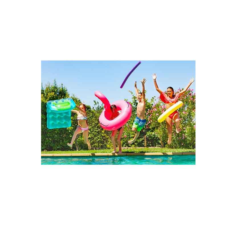 Sådan rengøres beskidt og klistret pool flyder?