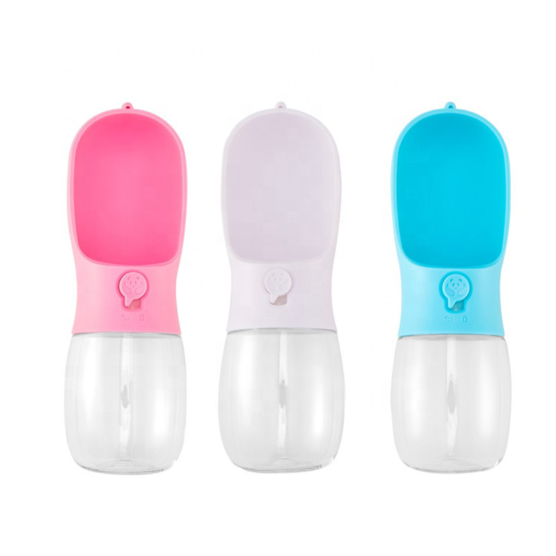 Madkvalitet plastik lækage bevis bærbar hvalpe vand dispenser hundevand flaske med drikkeføder til kæledyr udendørs vandrende vandreture