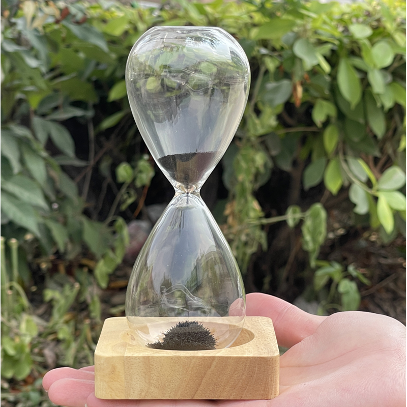 Amazon hot handler glas håndblæst kreative souvenir gaver 15/30minute magnetisk sandtimer timeglas med træbase
