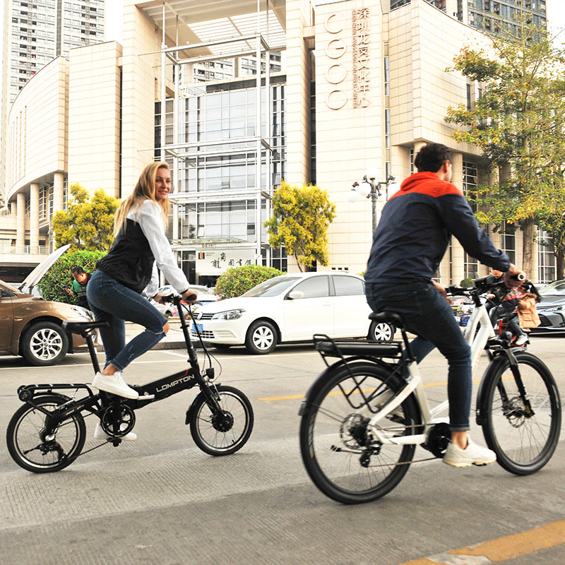 Vi hjælper vores elektriske cykler