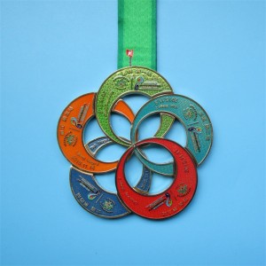Fem i en sportsbegivenheds souvenirkombinationsmedaljer