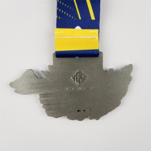 Gold Silver Bronze Belated Medal the Perfect Gift Guide til Holiday Corporate Event Awards