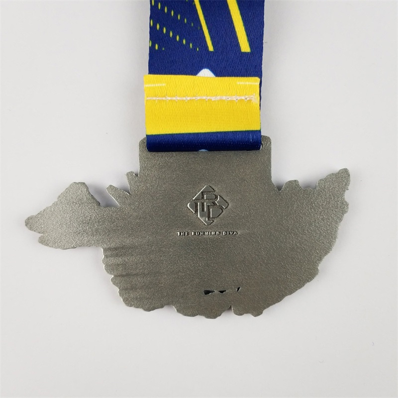Gold Silver Bronze Belated Medal the Perfect Gift Guide til Holiday Corporate Event Awards