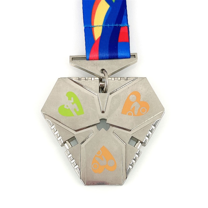 Gag brugerdefineret metal indgraveret cool sport emalje medalje triathlon medaljer 3d spinning medalje maraton