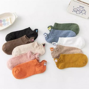 Tegneserie broderi øre-løftende bådsokker til kvinder åndbar og behagelig solid farve bomuldssokker mode
