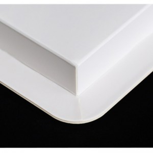 Firkantet gennemsigtig fødselsdagskage