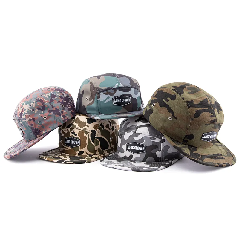 Brugerdefineret høj kvalitet Komfortabel flad Brim Snapback Caps Kids 5 Panel Camp Hat med læderplaster