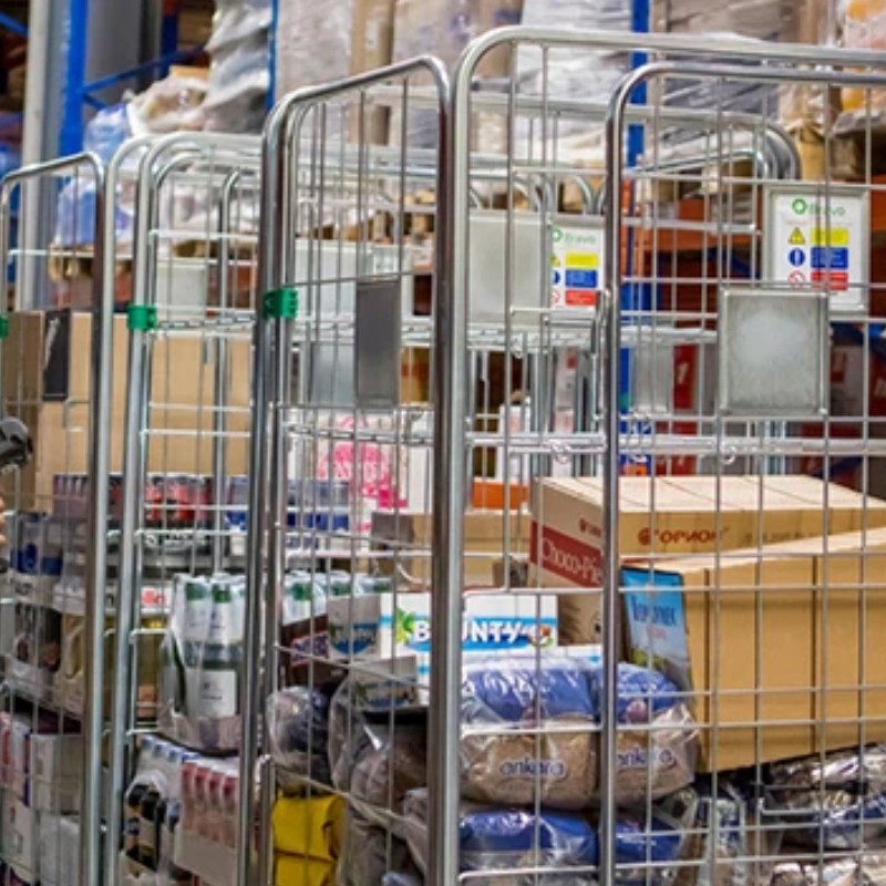 Hvilke fordele bringernyt udstyr såsom lagerhylder og logistikvogne til moderne produktionsindustrier