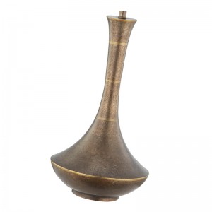 Dekorativ antik jerntabellampe på det offentlige rum