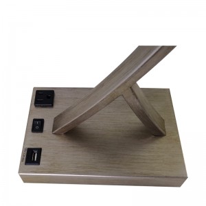 Antik sølv finish skrivebordslampe med en på/off rocker switch, en praktisk afsætningsmarked og en USB -opladningsport i gæsteværelset