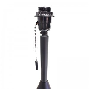 Black Finish Desk Lamp med en Pull Chain Switch i værelsesrummet