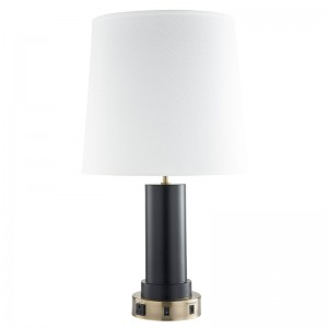 Brugerdefineredenætter og lampe med antik messing og sort finish, en på/off rocker switch, en praktisk afsætning og en USB -opladningsport i værelsesrummet