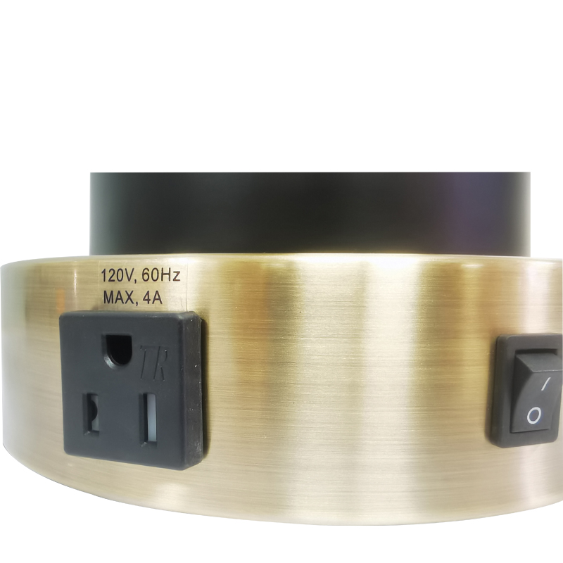 Brugerdefineredenætter og lampe med antik messing og sort finish, en på/off rocker switch, en praktisk afsætning og en USB -opladningsport i værelsesrummet