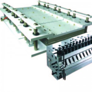 Plastikekstruderingsform med bred dør