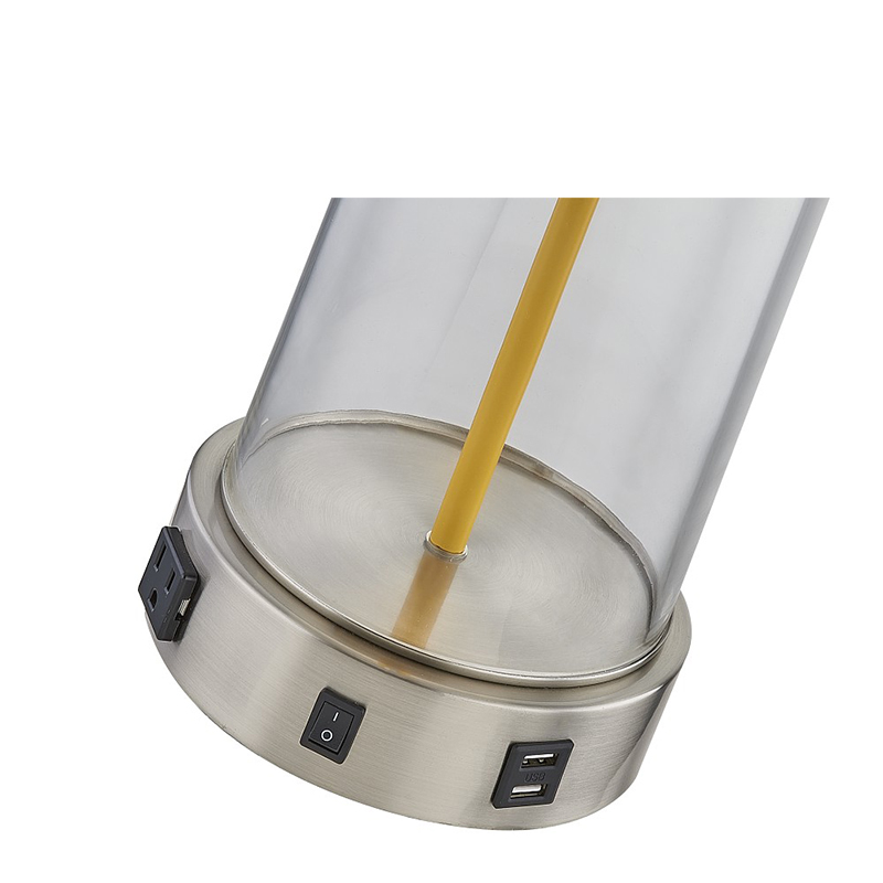 Home2 Hotel Glass Bordlampe med en på/off rockerafbryder, en praktisk afsætningsmarked og en USB -opladningsport på hotellets værelse