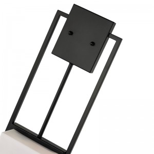 Hospitality Hotel Wall Sconce med mat sort finish og rektangulær akrylskygge på hotel typisk korridor