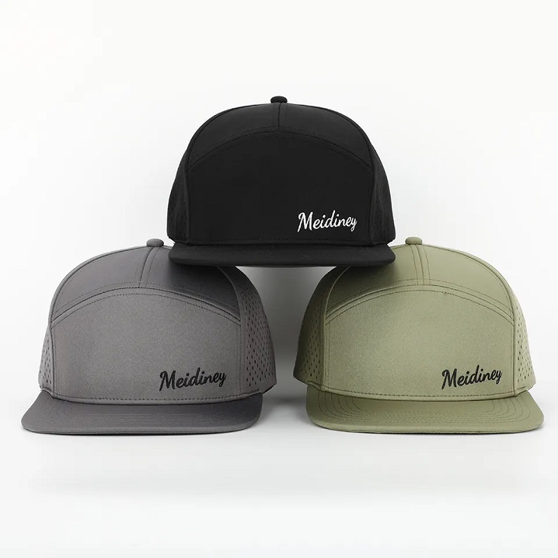 OEM Custom High Quality Embroidery Logo Luxury 7 Panel Snapback Cap Adult Flat Bill Snap Back Hat med laserskårne huller