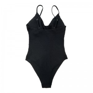 Slynge i et stykke plisserede badedragter