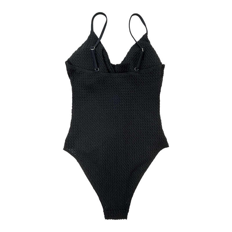 Slynge i et stykke plisserede badedragter