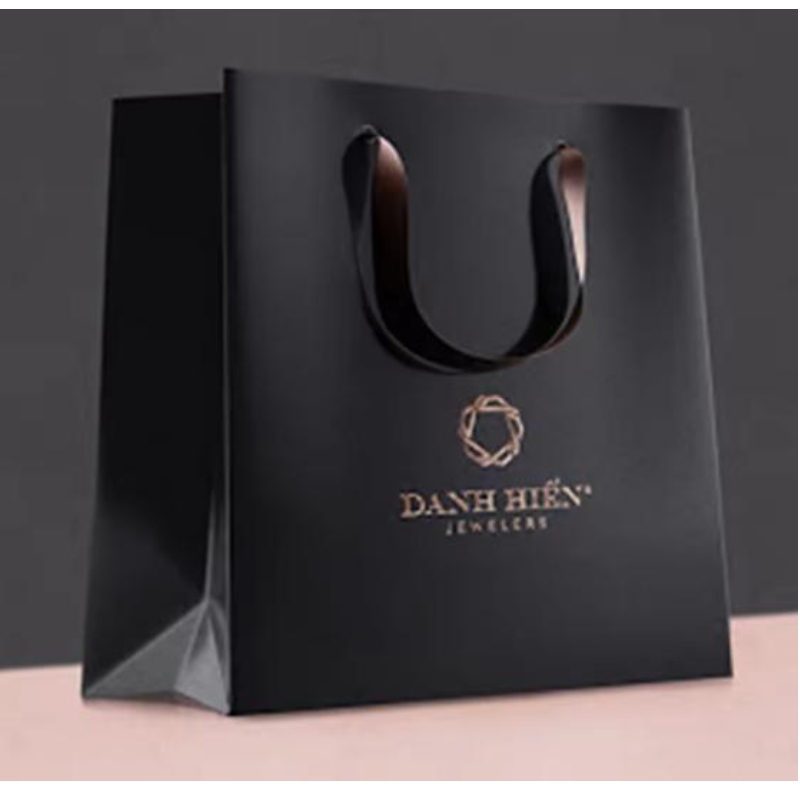 Tilpasset branded logo luksus sort papir tøj emballage gave shopping taske papirtaske
