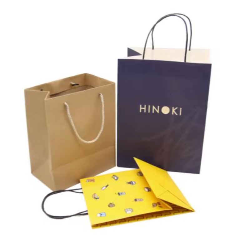 Tilpasset trykt logo Kraft Paper Packaging Bag Gavehåndværk Shopping Bionedbrydelig papirpose med håndtag