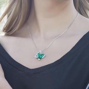 Emerald Radiance Star Pendant Butterfly Birthstone Crystal halskæde - Sølvfarve med 18\
