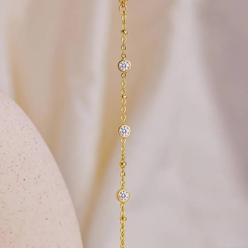 Elegant guld-Belagt håndkæde med klare kubiske zirconia -sten til bryllupper, fester og specielle lejligheder