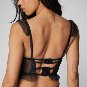 Sexet og ultra-tynd korset-Stil lingeri med fiskebensstruktur. Det\\\'s blonder lingeri med et smukt rygdesign. Det får store bryster til at virke mindre, forhindrer sagging og giver løft. BH\'en er inkluderet i sæt x8610pris:$139.99